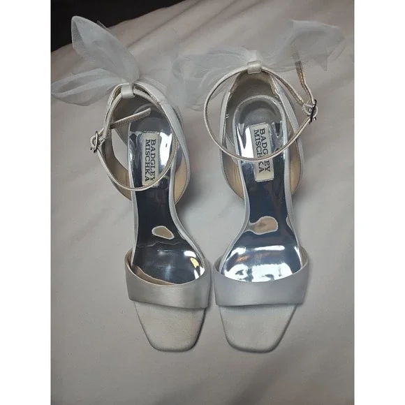Badgley Mischka Kim Heeled Sandal Soft White Satin Women's 6.5 Wedding Prom Nice - Picture 2 of 10